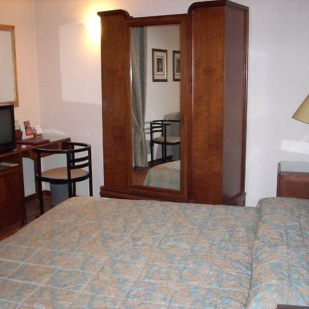ספלו Hotel Palazzo Bocci מראה חיצוני תמונה