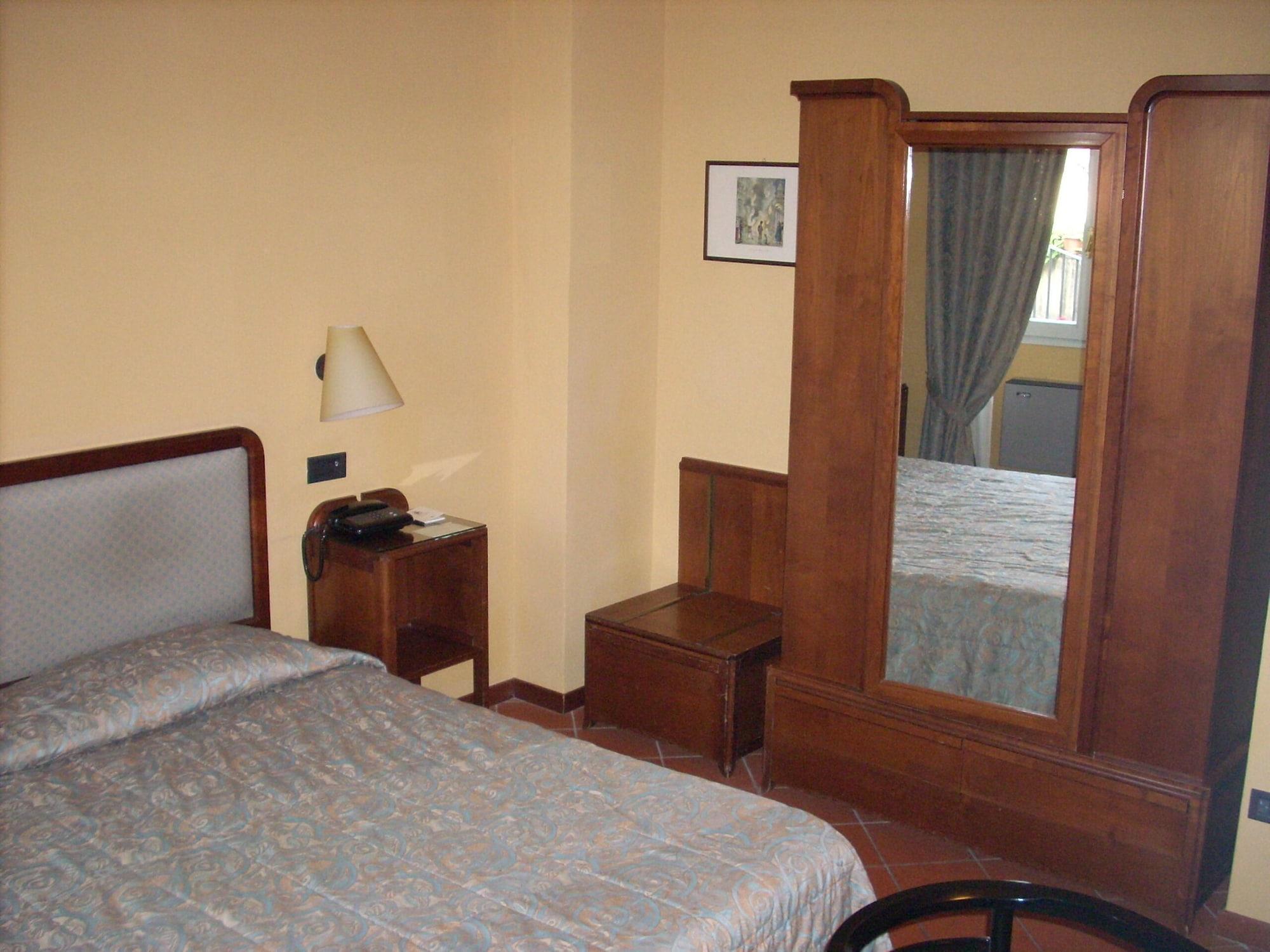 ספלו Hotel Palazzo Bocci מראה חיצוני תמונה