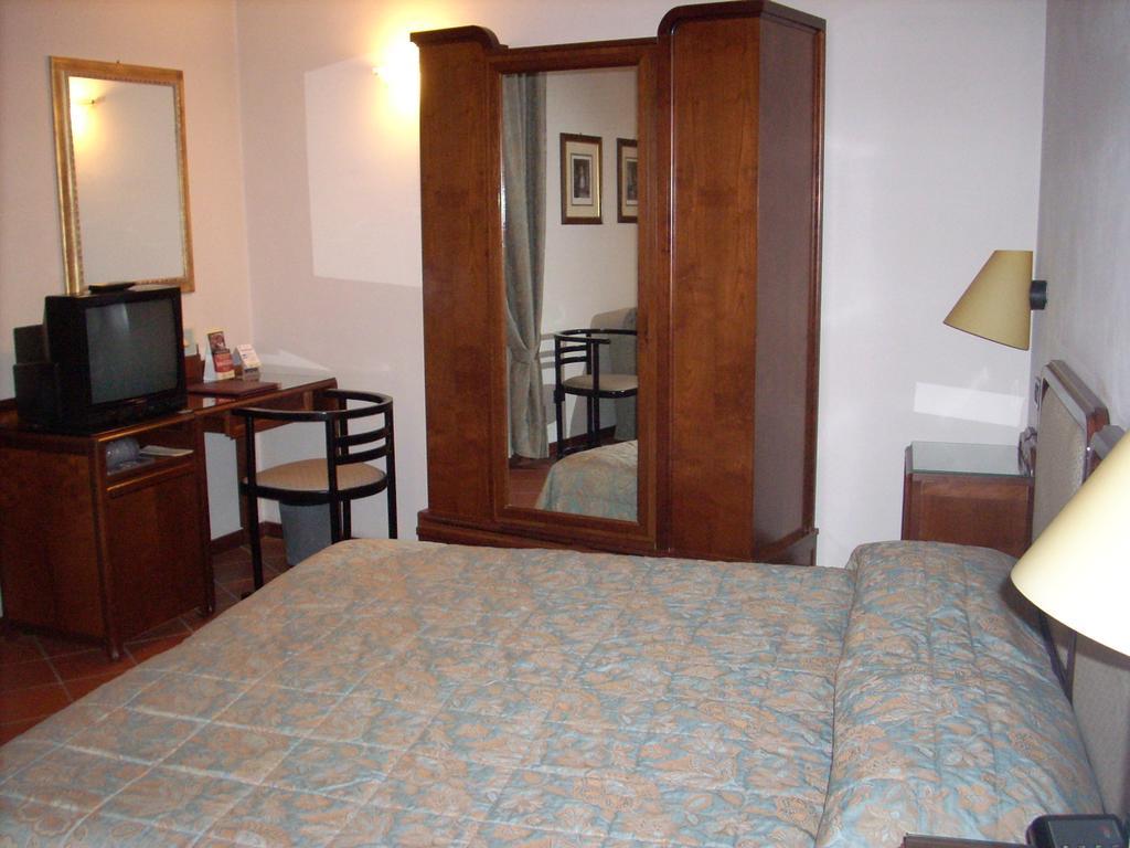 ספלו Hotel Palazzo Bocci מראה חיצוני תמונה
