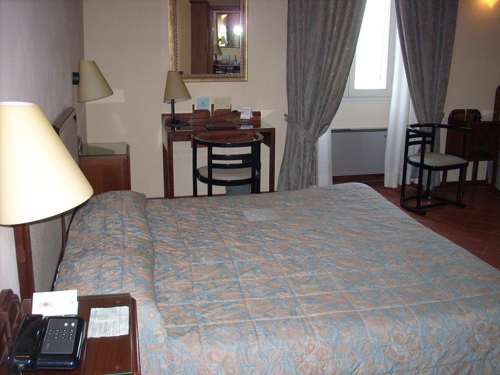 ספלו Hotel Palazzo Bocci מראה חיצוני תמונה